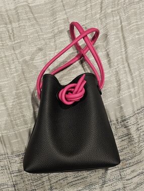 [NEW] Vasic New York Bond Mini Bucket Bag Black Pink Handles & Knot NWOT